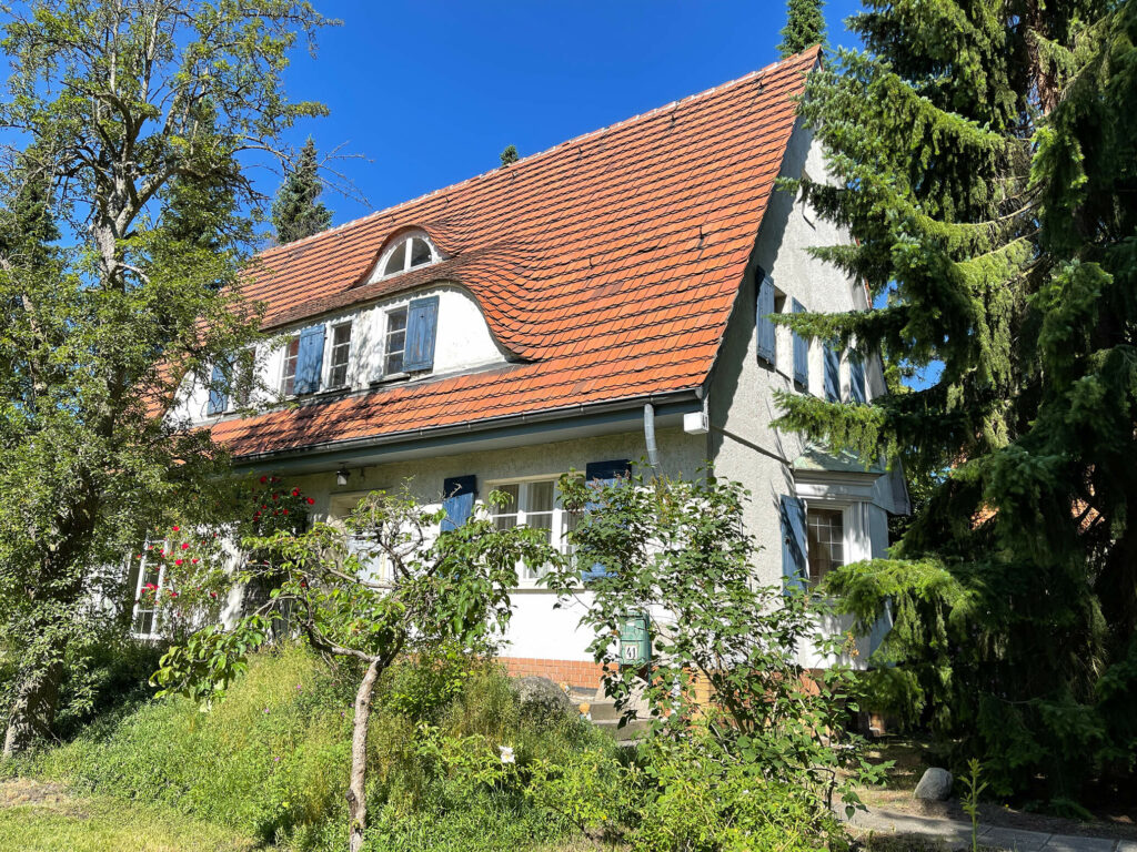 Mögling Immobilien - verkaufte Immobilien - Großzügige Landhausvilla auf Traumgrundstück in Berlin-Zehlendorf