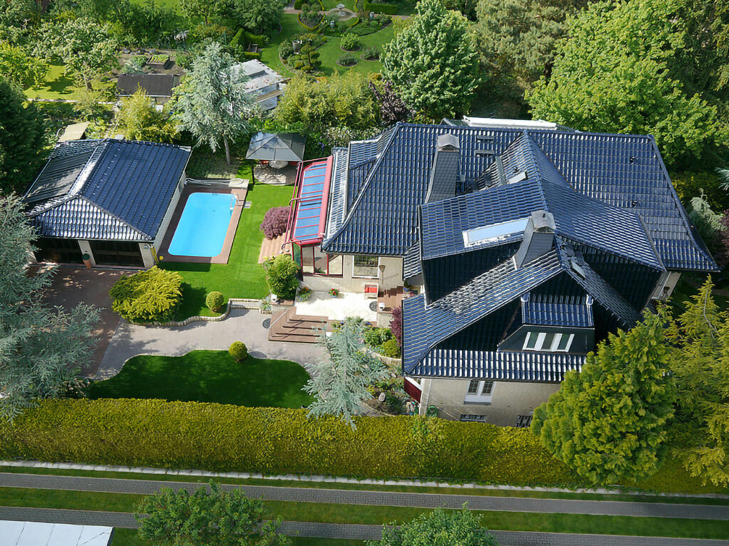 Mögling Immobilien - verkaufte Immobilien - Familienfreundliches Haus mit Pool in Kleinmachnow